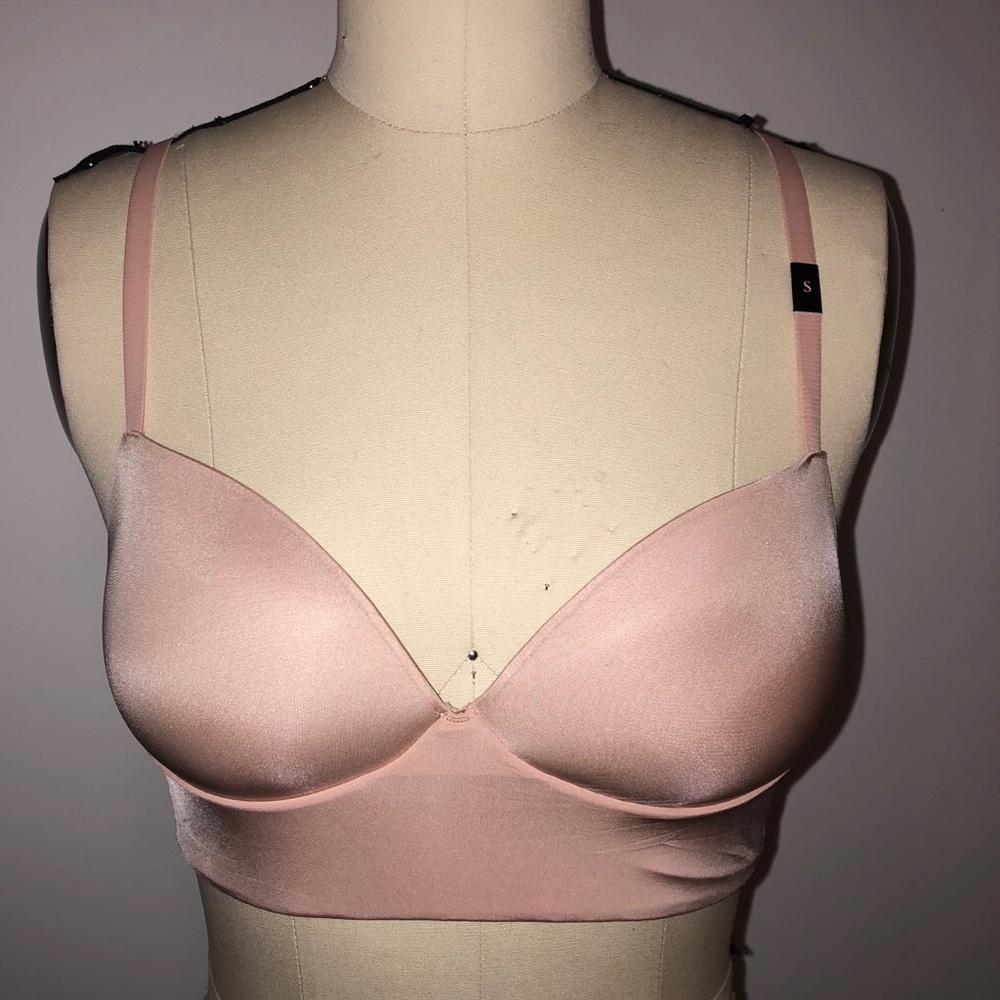 BRAND NEW!! VICTORIA SECRET BRA